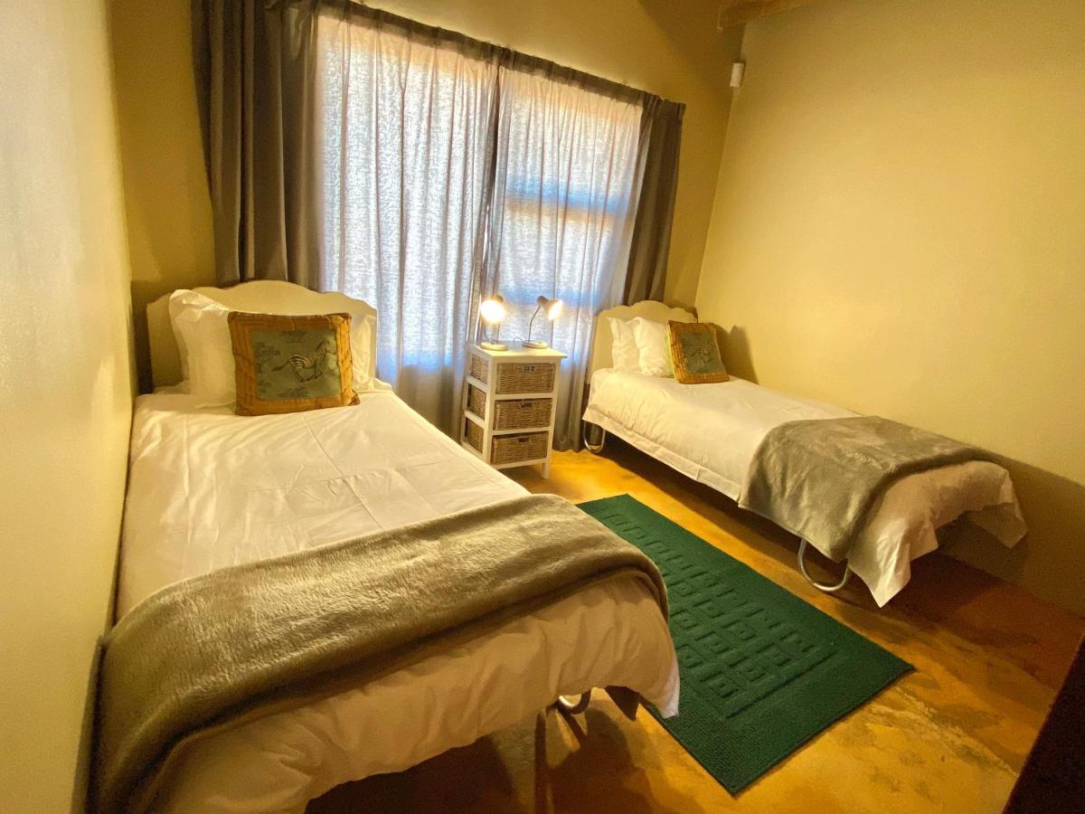 Parkview Safari Lodge Colchester Bagian luar foto