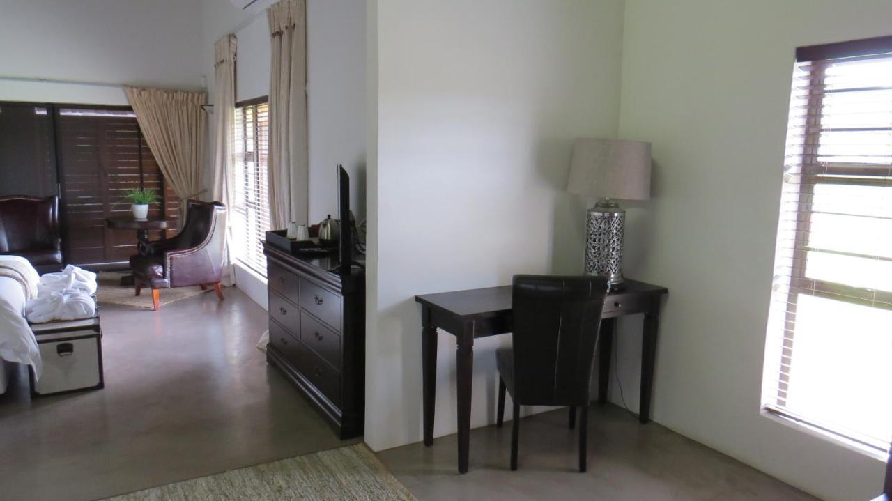 Parkview Safari Lodge Colchester Bagian luar foto